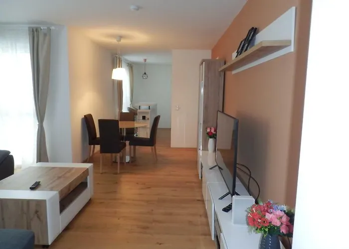 Spacious, Modern 1-bdrm Near Vic & Austria Ctr *