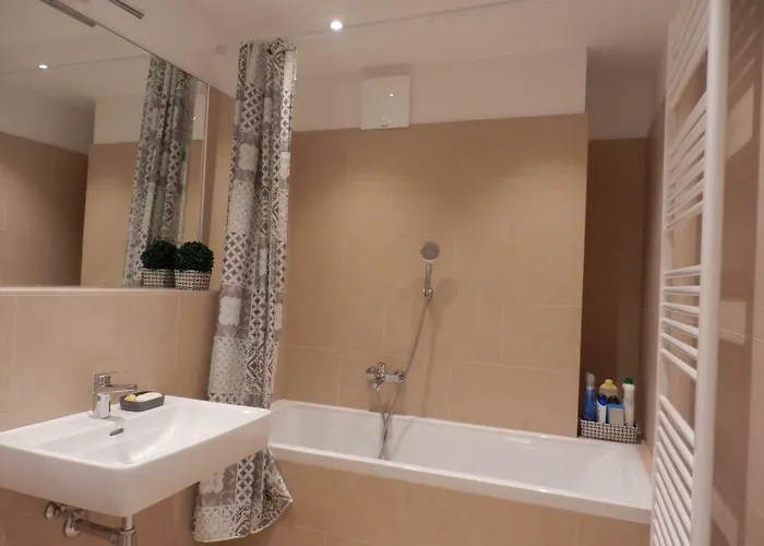 Spacious, Modern 1-bdrm Near Vic & Austria Ctr Apartment *