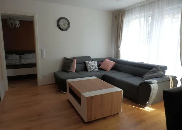 Apartment Spacious, Modern 1-bdrm Near Vic & Austria Ctr Vienna