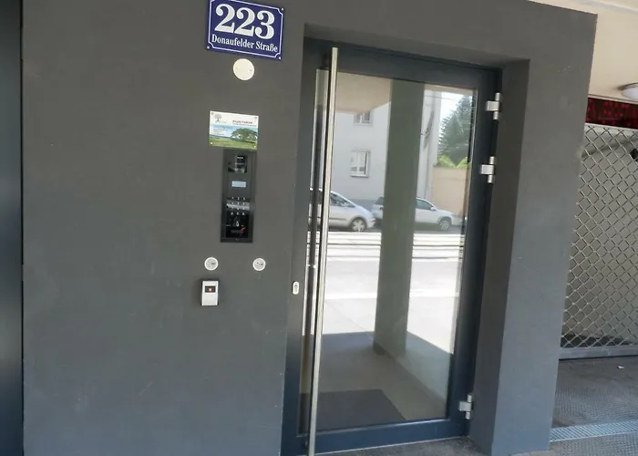 Spacious, Modern 1-bdrm Near Vic & Austria Ctr Apartment Vienna