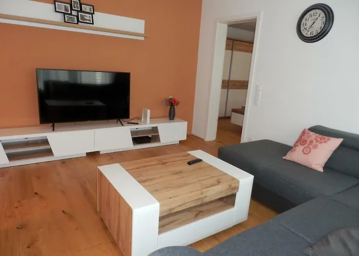 Apartment Spacious, Modern 1-bdrm Near Vic & Austria Ctr Vienna