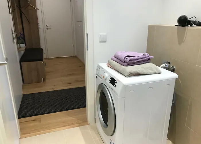 Spacious, Modern 1-bdrm Near Vic & Austria Ctr * Vienna